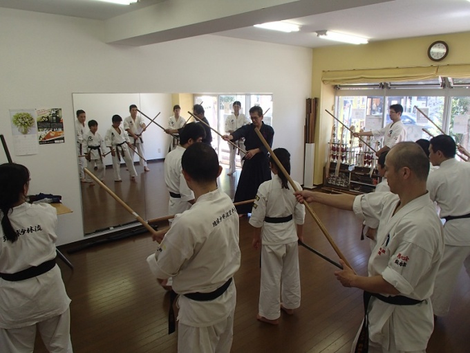 平成29年9月18日たまプラーザ道場にて空手講習会 杖練習